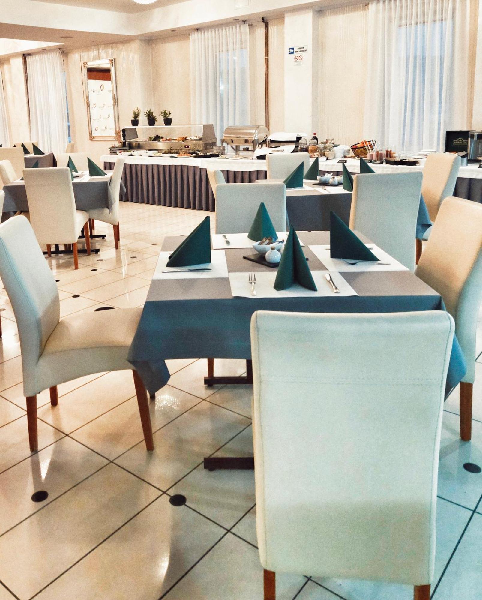 Hotel I Restauracja W Luboniu Esterno foto