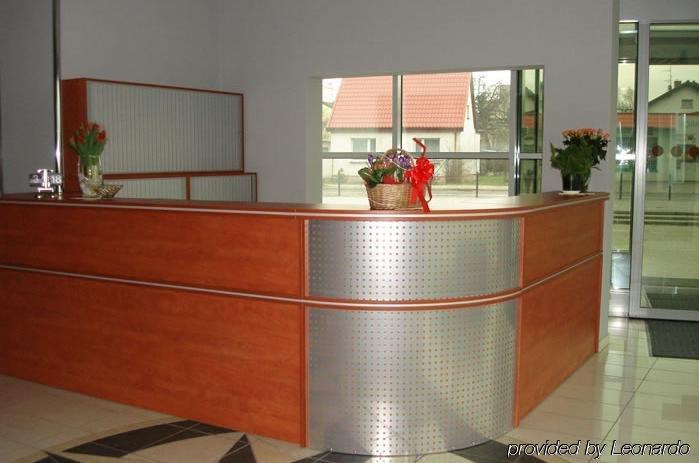 Hotel I Restauracja W Luboniu Esterno foto
